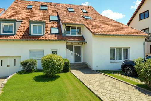 Vorderansicht (KI generiert) Vorderansicht (KI generiert) - Erdgeschosswohnung in 68789 Sankt Leon-Rot mit 60m² kaufen