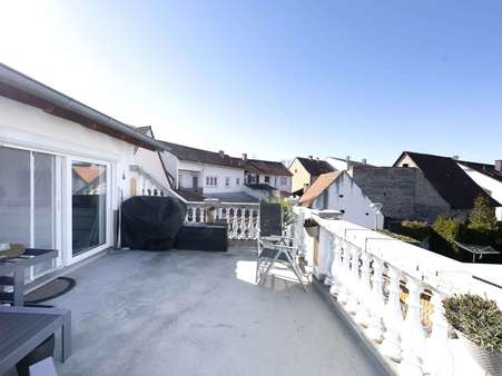 Balkon - Wohn- / Geschäftshaus in 69234 Dielheim mit 126m² als Kapitalanlage kaufen