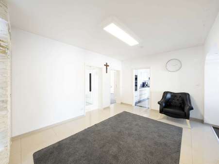 Diele - Wohn- / Geschäftshaus in 69234 Dielheim mit 126m² als Kapitalanlage kaufen