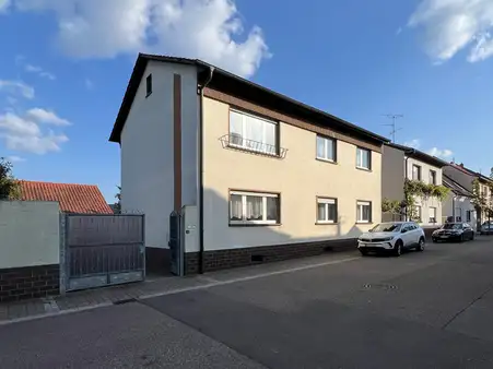 Großzügiges 2-Familienhaus in gefragter Lage von Neulußheim