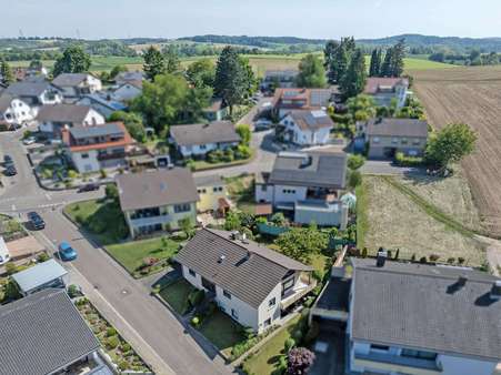 Hausansicht Vogelperspektive - Zweifamilienhaus in 69234 Dielheim mit 191m² kaufen