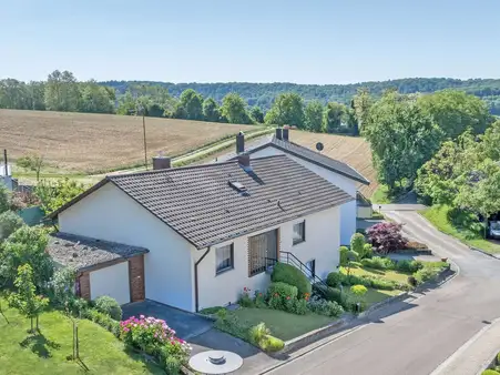 Sanierungsbedürftiges Einfamilienhaus mit Einliegerwohnung in Feldrandlage von Dielheim