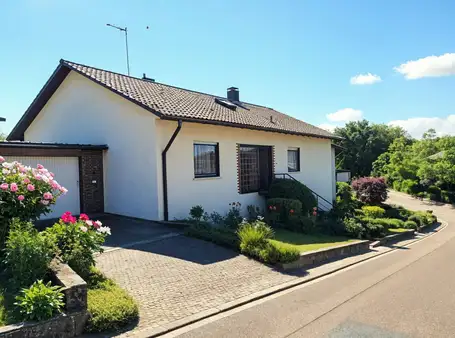 Sanierungsbedürftiges Einfamilienhaus mit Einliegerwohnung in Feldrandlage von Dielheim