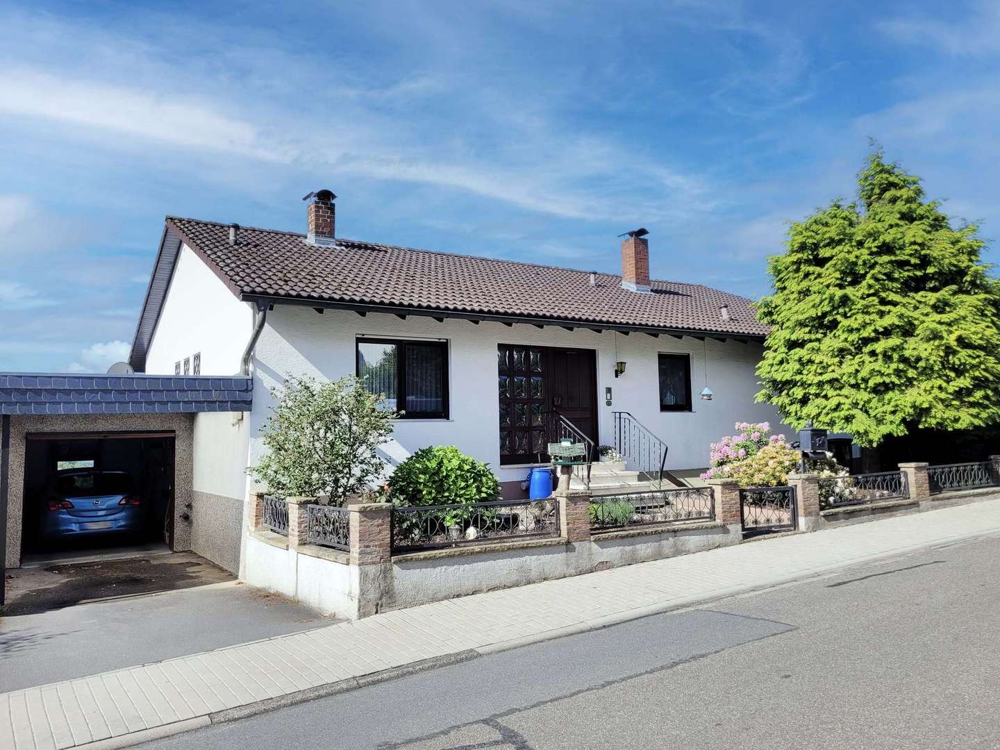 Hausansicht Straßenseite - Einfamilienhaus in 69257 Wiesenbach mit 187m² kaufen