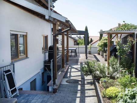 Außenbereich Außenbereich - Zweifamilienhaus in 69242 Mühlhausen mit 259m² kaufen