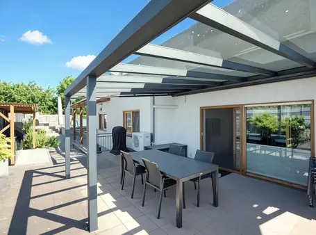 Mühlhausen/Rettigheim: Exklusives Zweifamilienhaus mit Einliegerwohnung, Garten und Pool in Top-Lage