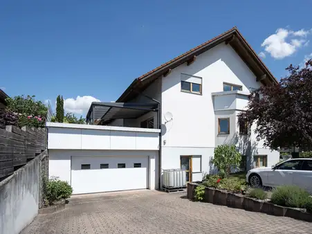 Mühlhausen/Rettigheim: Exklusives Zweifamilienhaus mit Einliegerwohnung, Garten und Pool in Top-Lage