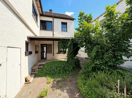 Hof - (KI generiert) Hof - (KI generiert) - Einfamilienhaus in 68766 Hockenheim mit 140m² kaufen