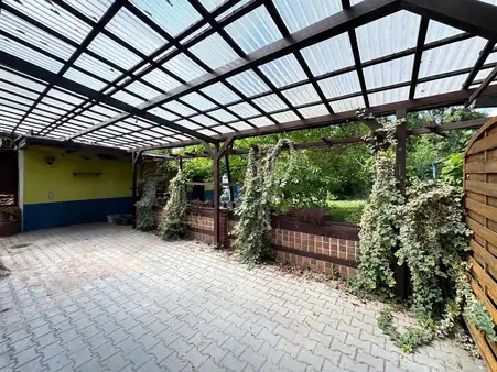 Großzügige 2-Familien-Doppelhaushälfte mit Sanierungsbedarf