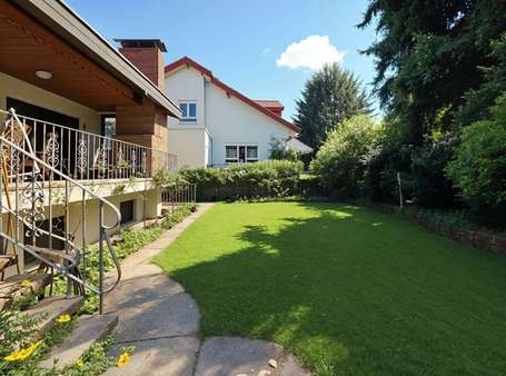 Blick in den Garten (KI) Blick in den Garten (KI) - Bungalow in 69207 Sandhausen mit 149m² kaufen