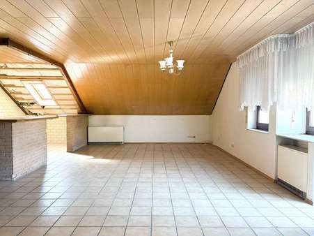 Wohn- und Esszimmer mit Küche - Etagenwohnung in 69253 Heiligkreuzsteinach mit 120m² kaufen