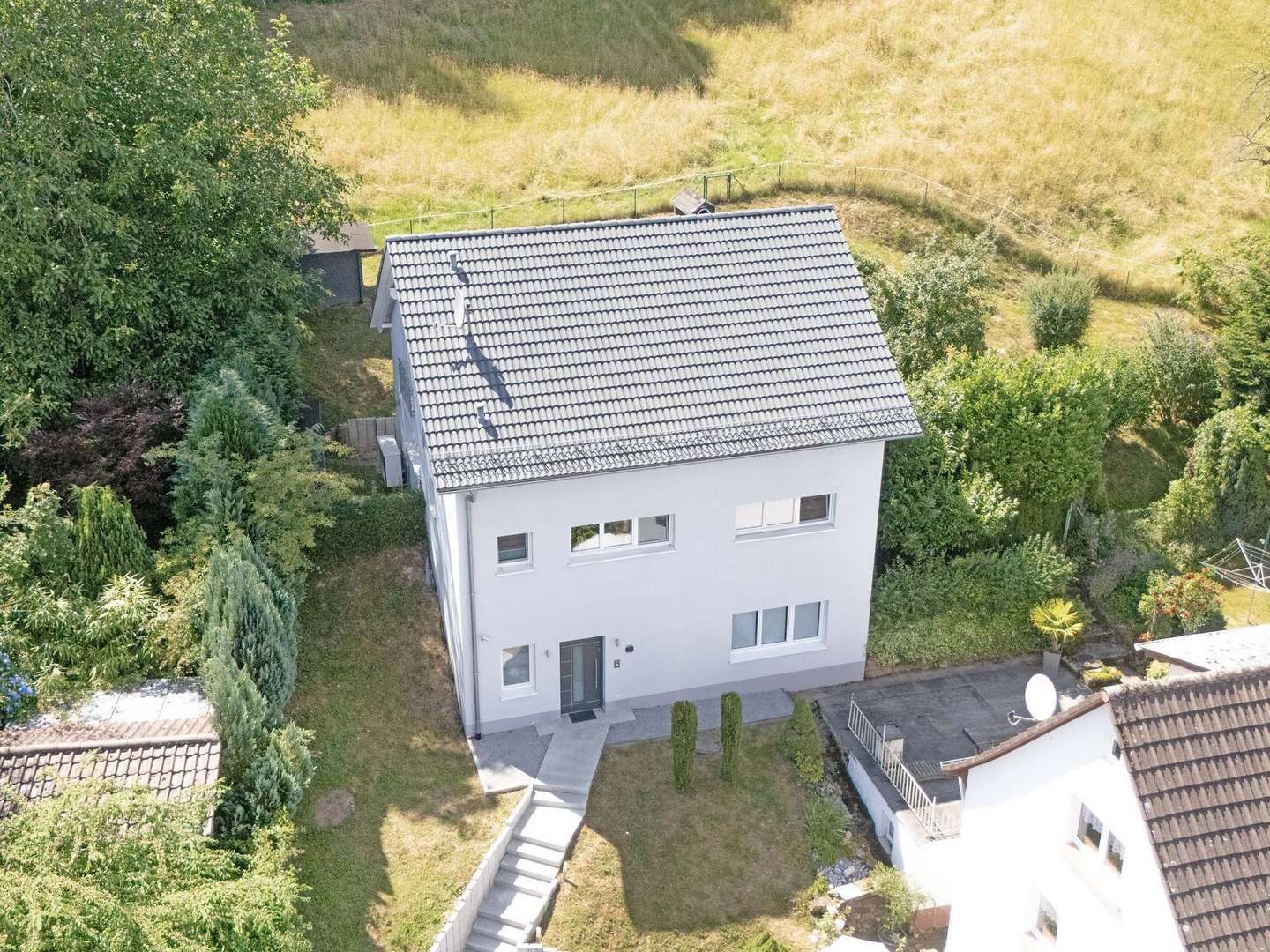 Hausansicht Vogelperspektive - Einfamilienhaus in 69239 Neckarsteinach mit 190m² kaufen