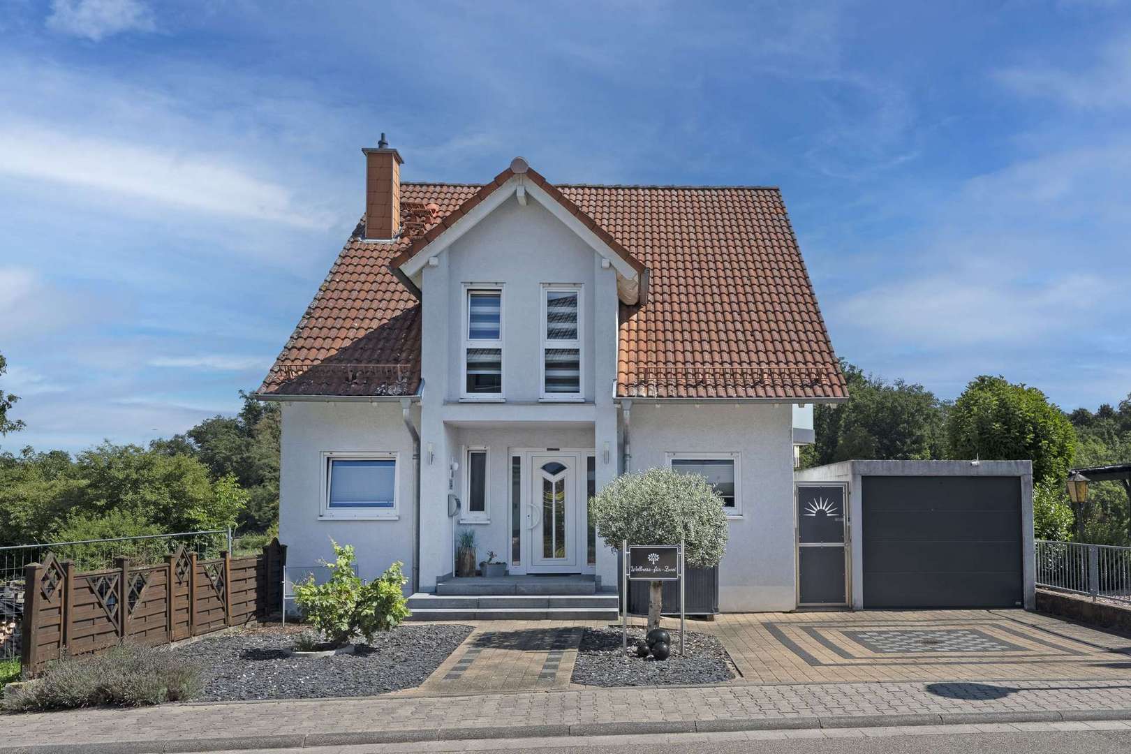 Hausansicht Straßenseite - Doppelhaushälfte in 69234 Dielheim mit 162m² kaufen