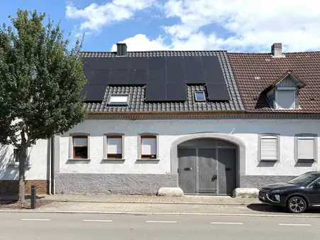Historischer Charme trifft moderne Technik: Familienidyll mit PV-Anlage & Naturteich in Hambrücken