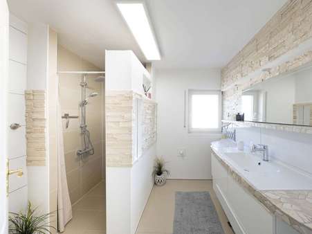 Badezimmer - Zweifamilienhaus in 69234 Dielheim mit 126m² kaufen