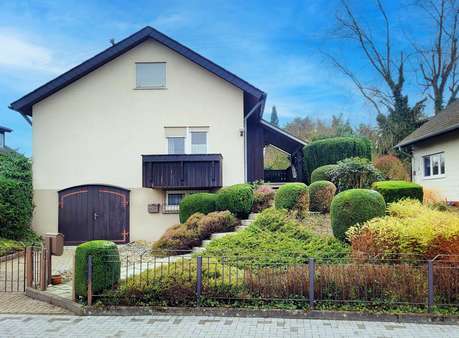 Straßenansicht - Einfamilienhaus in 74889 Sinsheim mit 90m² kaufen