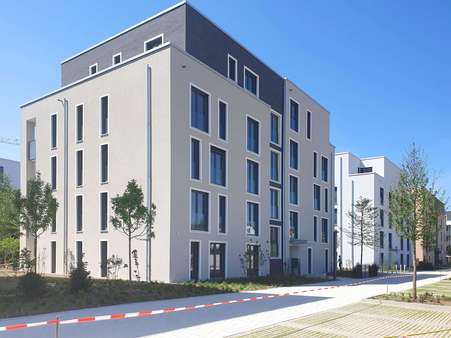 Hausansicht - Erdgeschosswohnung in 68782 Brühl mit 102m² kaufen