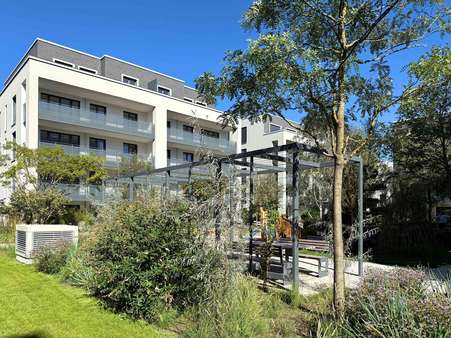 Hausansicht & Grünanlage - Erdgeschosswohnung in 68782 Brühl mit 102m² kaufen