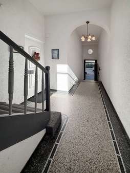 Hausflur Hausflur - Terrassen-Wohnung in 67061 Ludwigshafen am Rhein mit 128m² kaufen