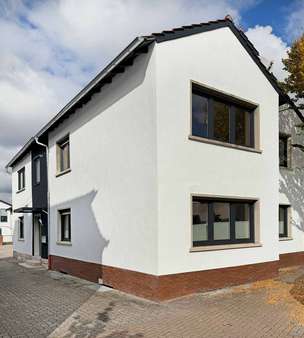 Straßenansicht - Erdgeschosswohnung in 67354 Römerberg mit 129m² kaufen