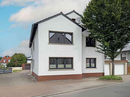 Vorderansicht - Erdgeschosswohnung in 67354 Römerberg mit 129m² kaufen