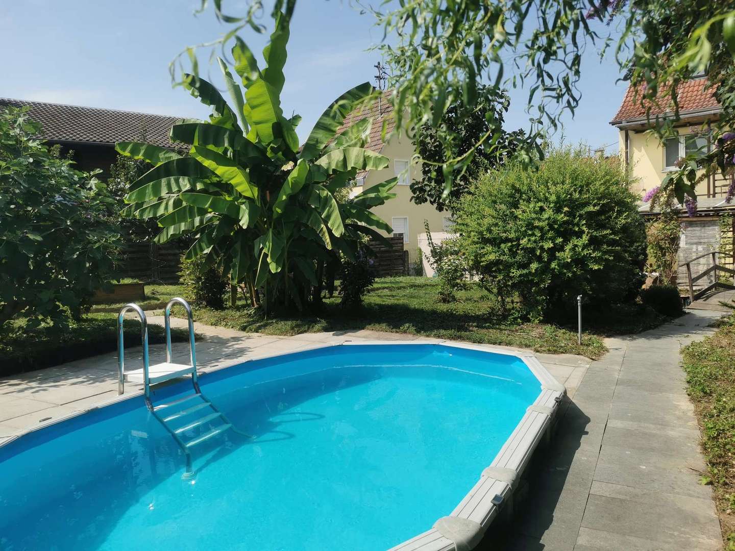 Pool im Sommer - Einfamilienhaus in 69168 Wiesloch mit 102m² kaufen
