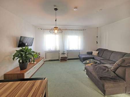 Wohnzimmer - Etagenwohnung in 69245 Bammental mit 86m² kaufen