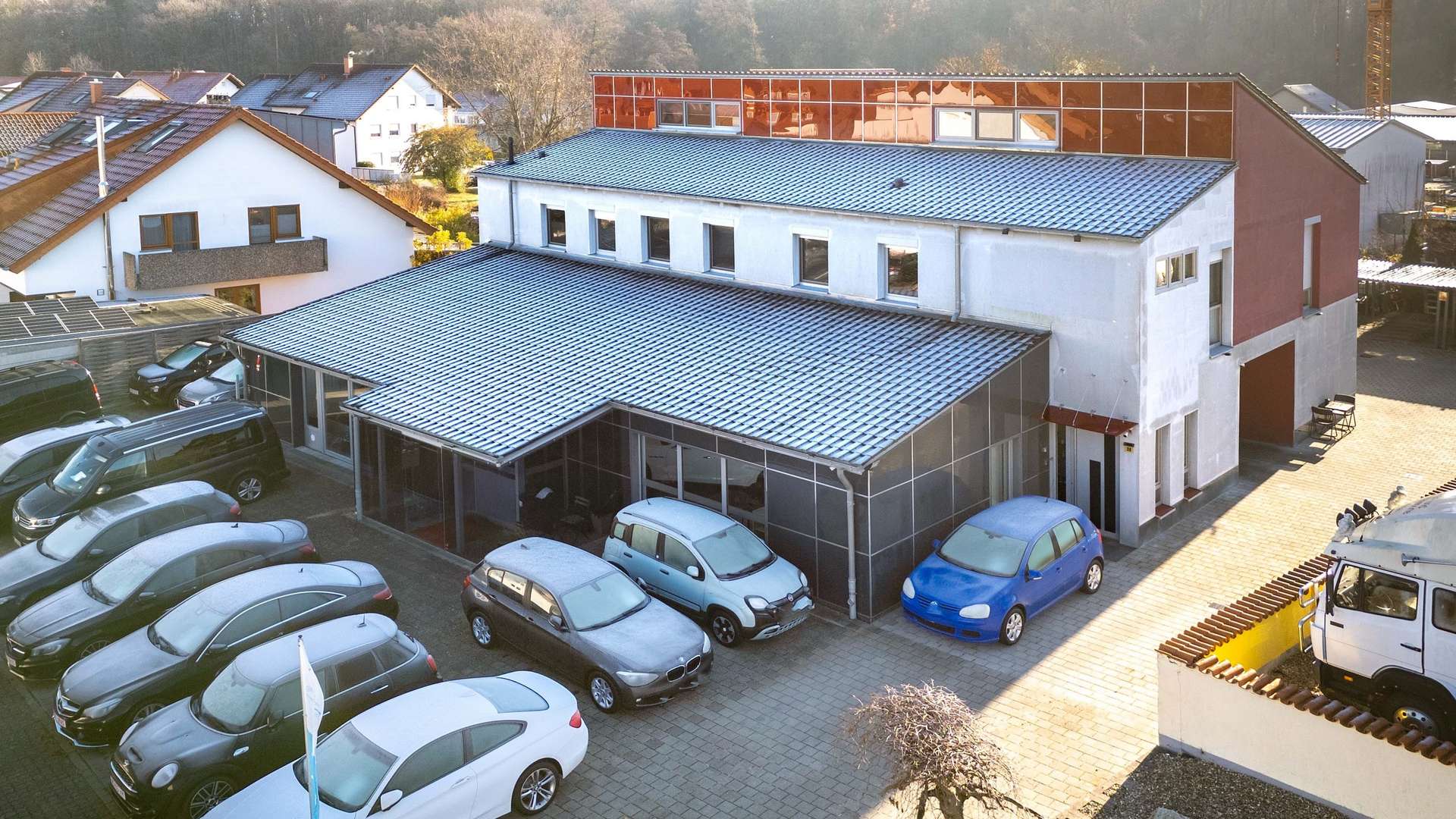 Drohnenansicht vorne - Mehrfamilienhaus in 69242 Mühlhausen mit 242m² kaufen