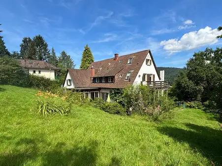 Ein- bis Zweifamilienhaus in sonniger Lage HD-Schlierbachs mit großem Garten