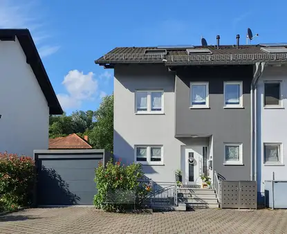 Das perfekte Familienhaus – 
Schöne Doppelhaushälfte mit Einliegerwohnung in Wiesloch-Baiertal