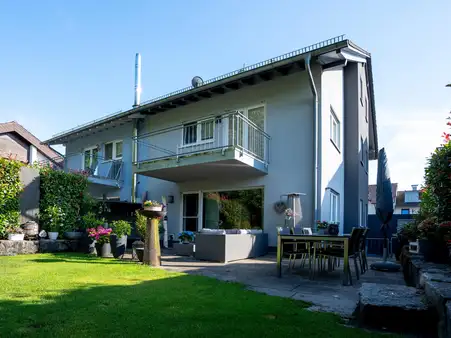 Das perfekte Familienhaus – 
Schöne Doppelhaushälfte mit Einliegerwohnung in Wiesloch-Baiertal