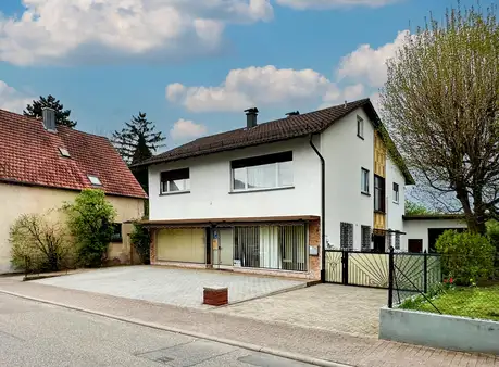 Ein- bis Zweifamilienhaus mit Ladeneinheit und separatem Bauplatz in gesuchter, zentrumsnaher Lage