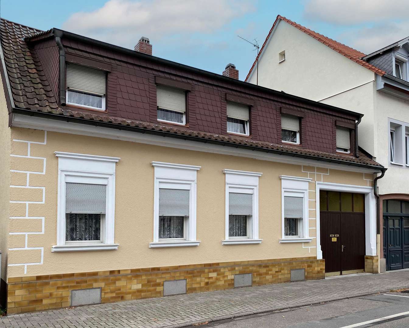 Titelbild - Zweifamilienhaus in 68723 Schwetzingen mit 152m² kaufen