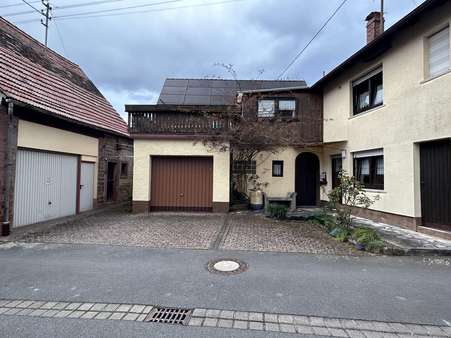 Wohnhaus, Garage und Scheune - Einfamilienhaus in 97877 Wertheim mit 136m² kaufen