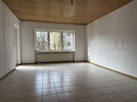 Wohnzimmer - Etagenwohnung in 74731 Walldürn mit 91m² kaufen
