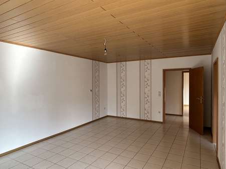 Wohnzimmer - Etagenwohnung in 74731 Walldürn mit 91m² kaufen