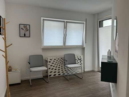 Wartezimmer Praxis - Wohn- / Geschäftshaus in 74722 Buchen mit 188m² als Kapitalanlage kaufen