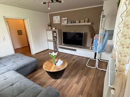 Wohnzimmer - Doppelhaushälfte in 74722 Buchen mit 123m² kaufen