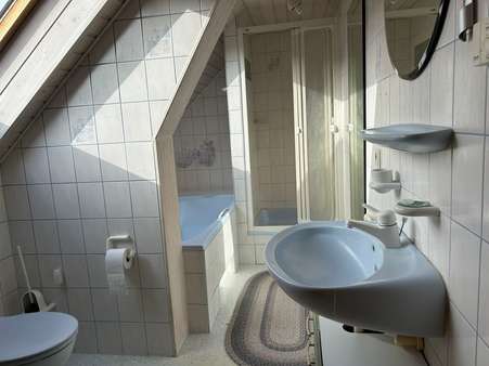 Badezimmer II. OG - Zweifamilienhaus in 74744 Ahorn mit 220m² kaufen