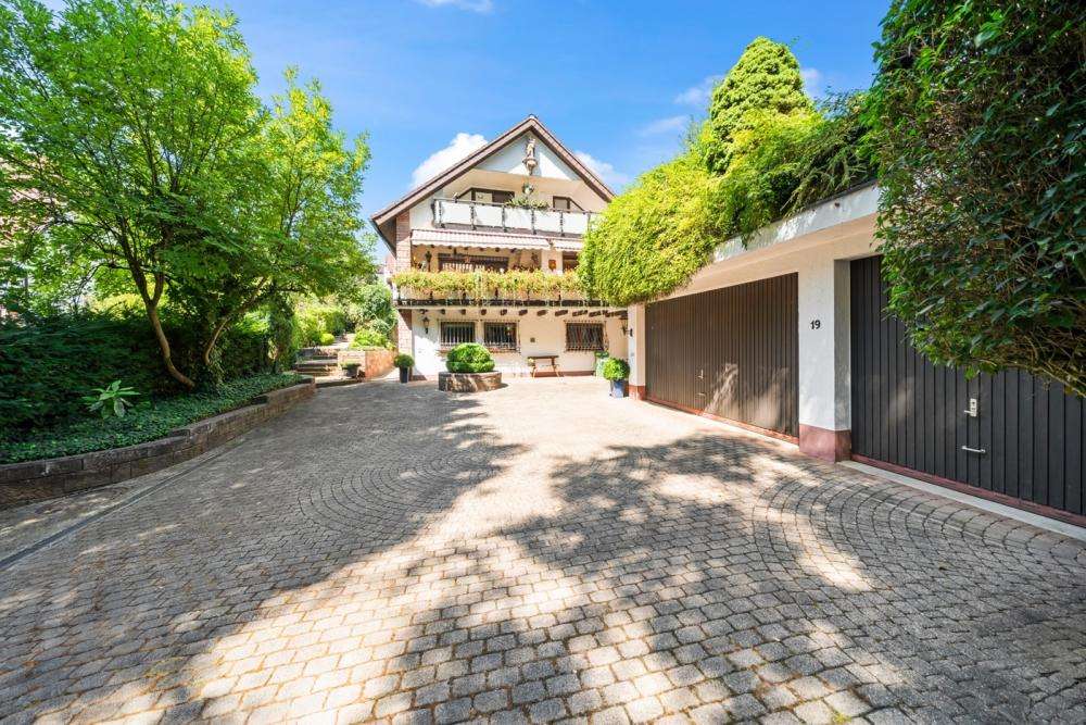 Blick auf Giebelseite des Hauses - Villa in 79312 Emmendingen mit 270m² kaufen