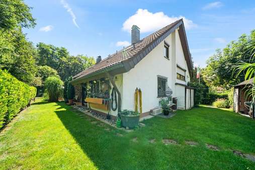 Blick aus dem Garten - Villa in 79312 Emmendingen mit 270m² kaufen