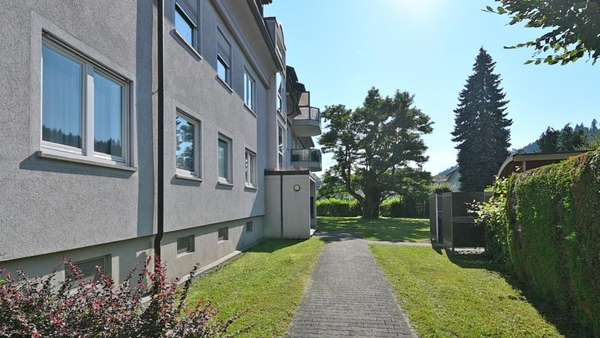 Weg zum Haus - Dachgeschosswohnung in 79183 Waldkirch mit 105m² kaufen