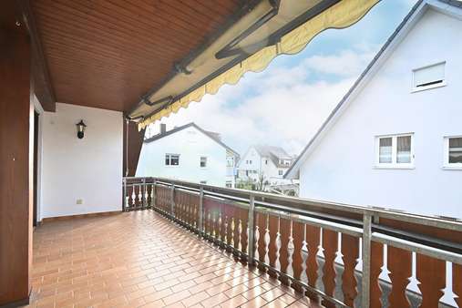 großzügiger Balkon im OG mit Markise - Maisonette-Wohnung in 79331 Teningen mit 171m² kaufen