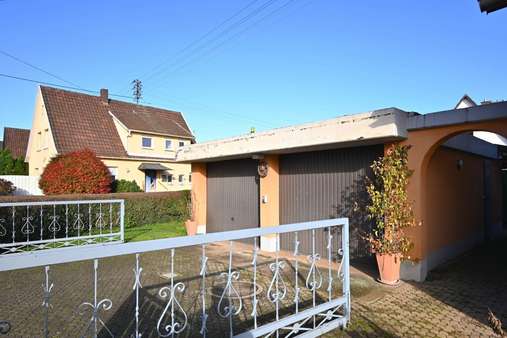 Ansicht Garagen Ansicht Garagen - Erdgeschosswohnung in 79336 Herbolzheim mit 86m² kaufen