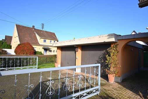 Ansicht Garagen - Erdgeschosswohnung in 79336 Herbolzheim mit 86m² kaufen