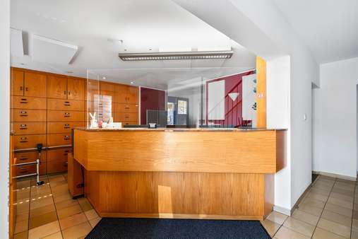 Empfang EG - Bürohaus in 79115 Freiburg mit 578m² als Kapitalanlage kaufen