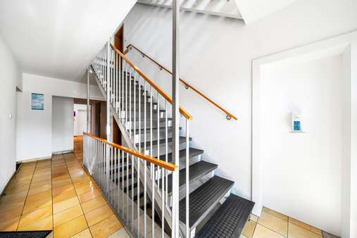 Treppenhaus - Bürohaus in 79115 Freiburg mit 578m² als Kapitalanlage kaufen