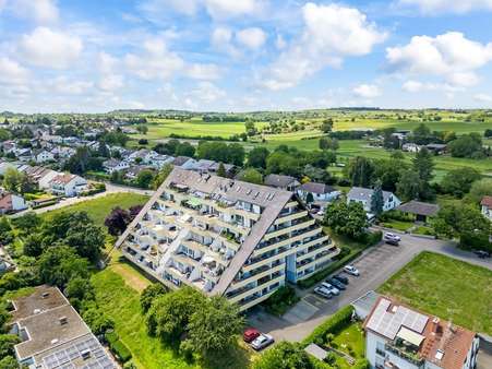 Blick auf das Haus und Umgebung - Etagenwohnung in 79112 Freiburg mit 81m² als Kapitalanlage kaufen