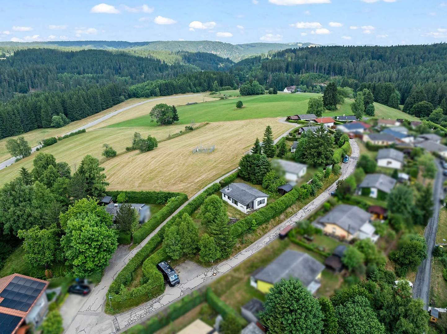 Grundstücksansicht Drohne - Einfamilienhaus in 79853 Lenzkirch mit 62m² kaufen
