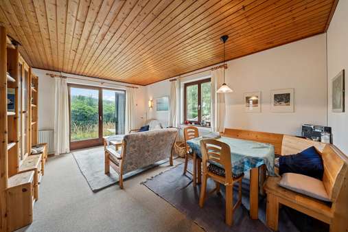 Wohn-/ Esszimmer mit Zugang zur Terrasse - Einfamilienhaus in 79853 Lenzkirch mit 62m² kaufen